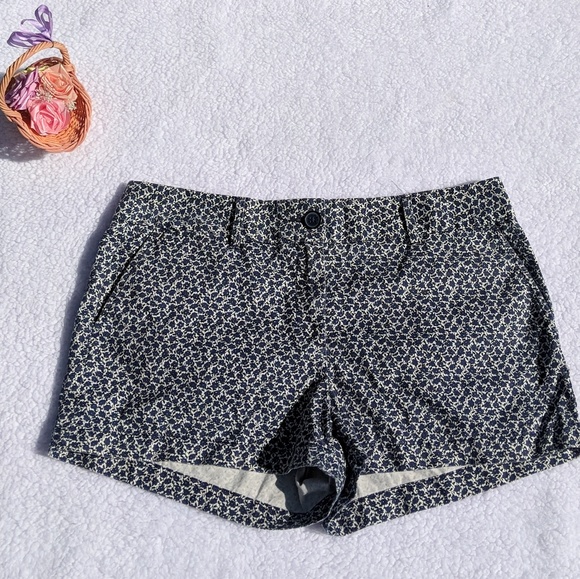 LOFT Pants - Ann Taylor LOFT Blue Flower Shorts Size 10